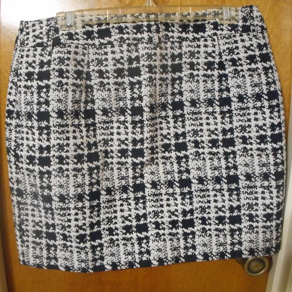 I.N.C. CONTEMPORARY BLACK AND WHITE SKIRT, FULLY LINED (SZ) 14 (EUC)